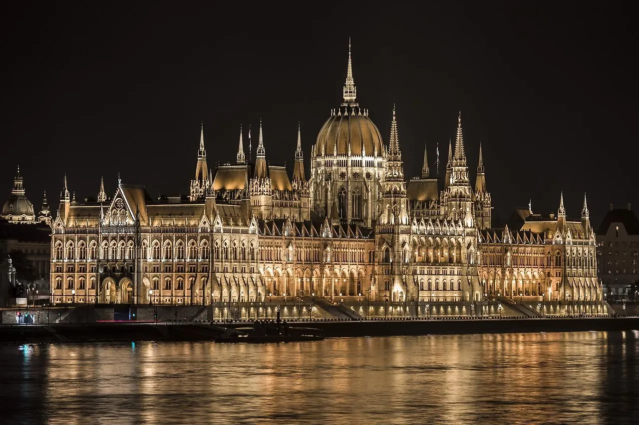 Luxury & Antique Charm Apartment Budapest